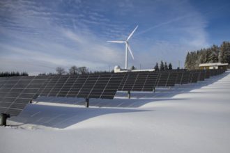 Benefits of installing a photovoltaic system on the roof of your house: green energy, independence