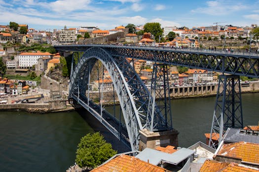 Plan a great city break in Porto, Portugal, visiting wineries, the historic center and cruises