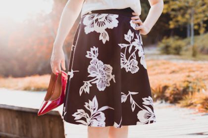 Wear a midi skirt without looking like a granny, tricks for a youthful look